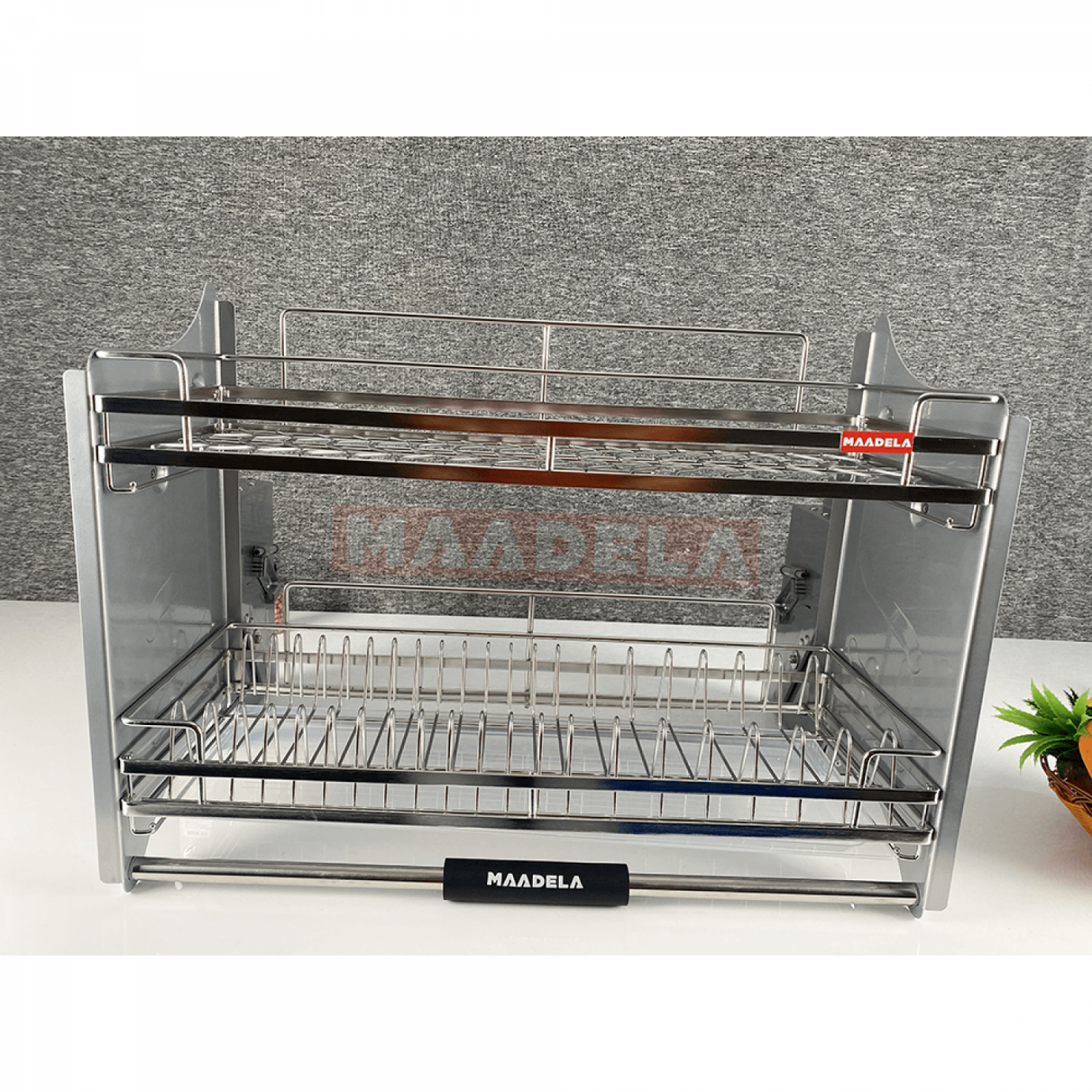 Giá bát đĩa nâng hạ Inox 304 cho tủ bếp trên Maadela MP-G30-2.80 sở hữu thiết kế sang trọng và hiện đại, thích hợp với mọi không gian nhà bếp